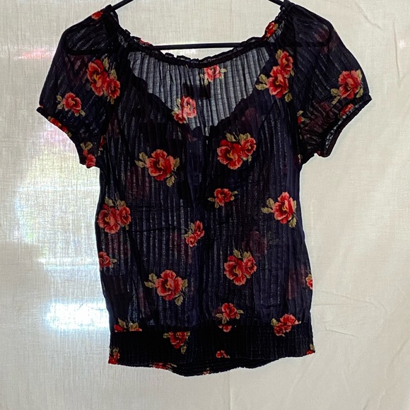 blouse - Picture 2 of 3